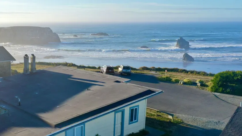 Une maison confortable face à l'océan avec la plage à quelques pas - Image 1