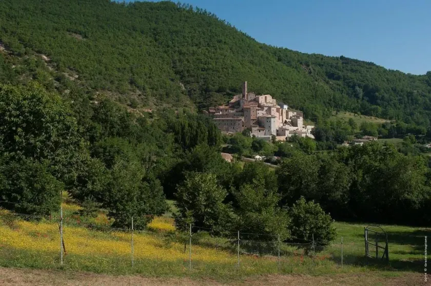Boutique casa umbra con spa e strutture alberghiere - Image 1
