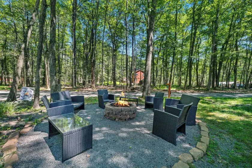 Hundefreundliche Hütte in den Poconos | Whirlpool, Zugang zum See - Image 1
