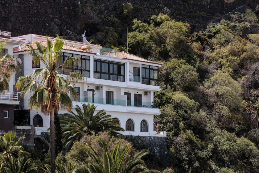 Bahía Apartments - Image 1
