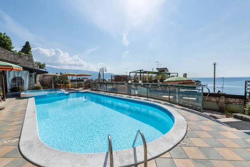Hotel Apartment 'Gardasol Romantic 2 Vista Lago' with Lake View, Pool & Wi-Fi - Image 1