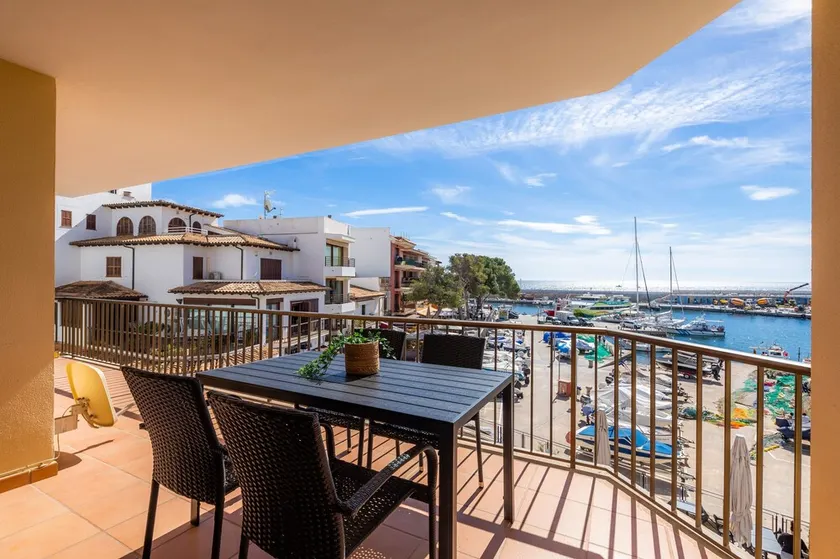 Appartement de vacances \"Es Port\" près de la plage avec vue sur la mer, terrasse et Wi-Fi. - Image 1