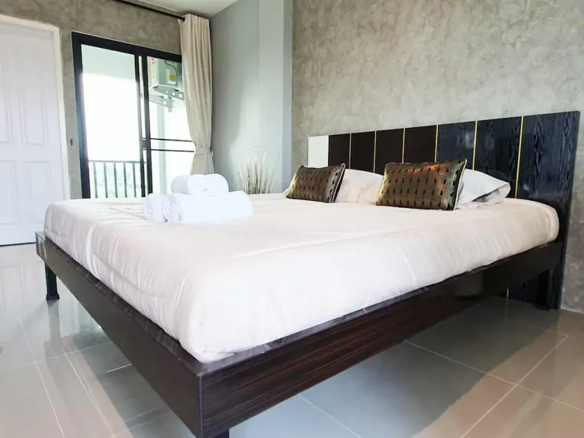 Samutsakorn Apartment - Image 1