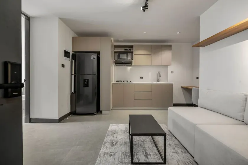 Cozy 2BR apt in Laureles with AC and fast Wifi - Image 1
