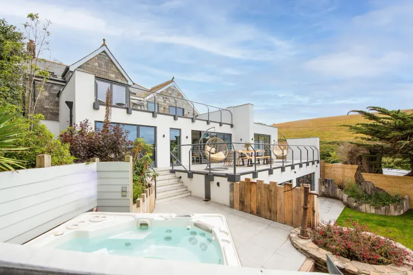 Watersend House located 500m from the majestic Watergate Bay. Set in an acre of private landscaped g - Image 1