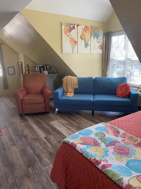 Loft Apartment - Image 1
