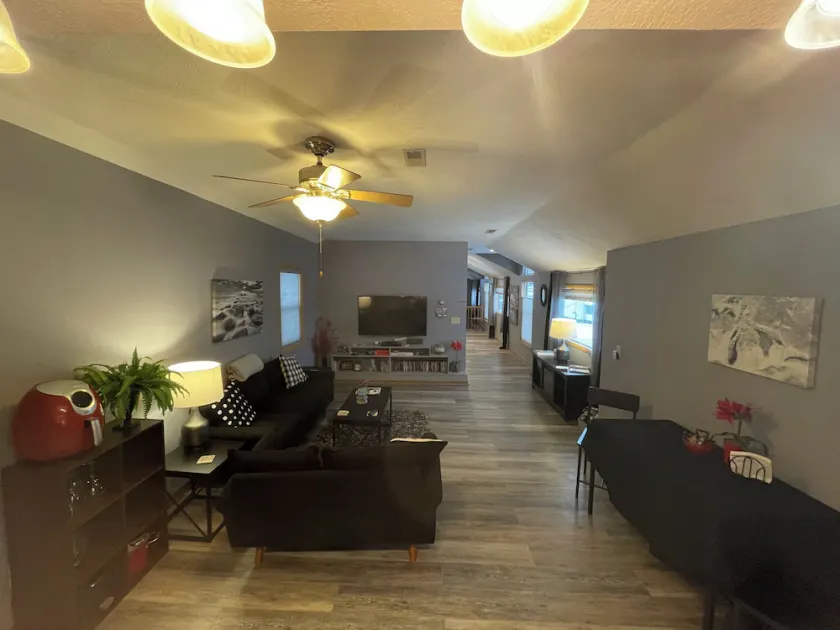 LAKEFRONT LOFT-PERFECT COUPLES GETAWAY--rent 2 get 3rd free-until Oct. 30- ask! - Image 1