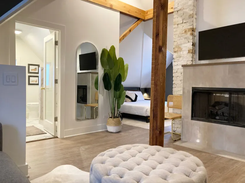 Walk to Journeyman Renovated Spacious Victorian House, Beautiful Vintage Details - Image 1