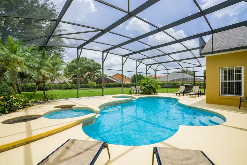 VRBO RESTE ICI !!  2. 5 milles à Disney! Salle de cinéma, piscine privée de Mickey! - Image 1