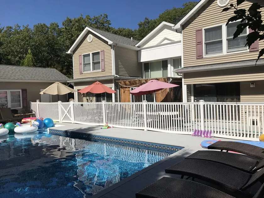 # 1 Évalué Hampton Deluxe Hampton Immobilier W / toutes les commodités de luxe, Tennis, Piscine - Image 1