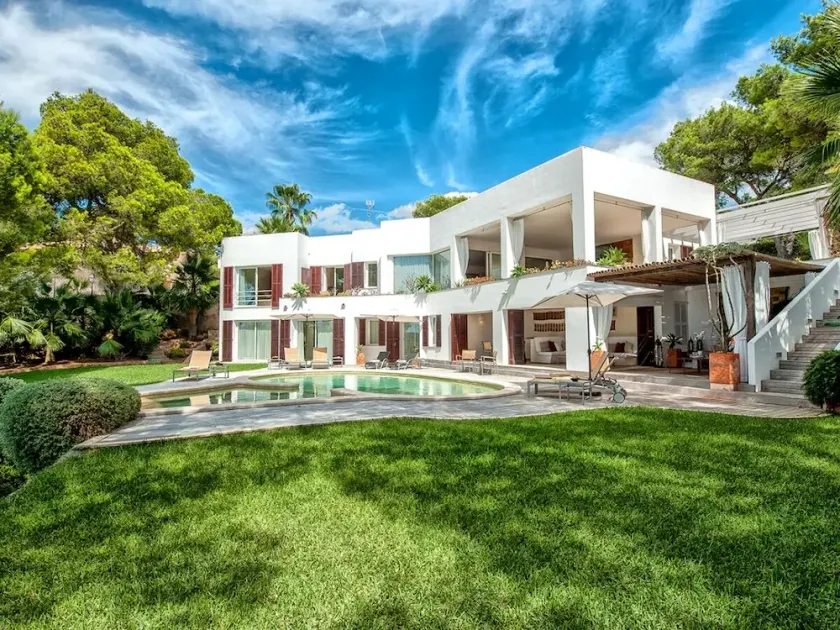 Luxury Villa with Private Pool and direct Access to a Mini Beach!! - Image 1