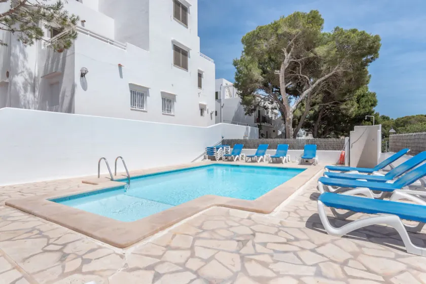 Apartment with Air Conditioning, Pool, Wi-Fi, Balcony, and Near the Beach - Image 1