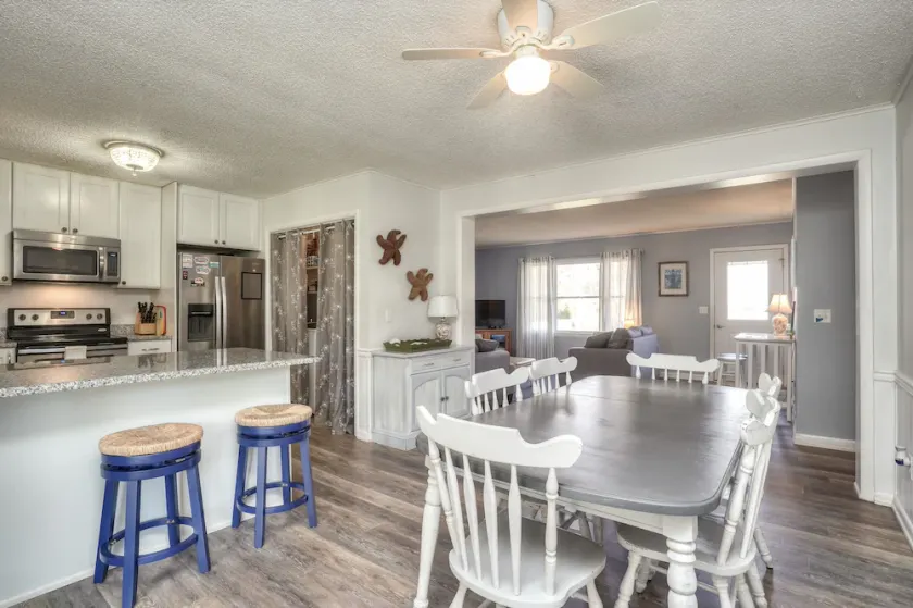 Bethany West House - 4 BR / 2BA - Animaux acceptés - Marchez jusqu'à la plage. Restaurants - Image 1