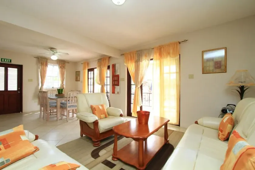 Sungold House: Ginger Lily Apartment - Image 1