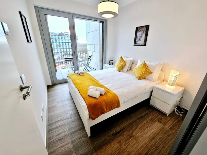 Cozy Apartment with Parking and Outdoor Space - Image 1