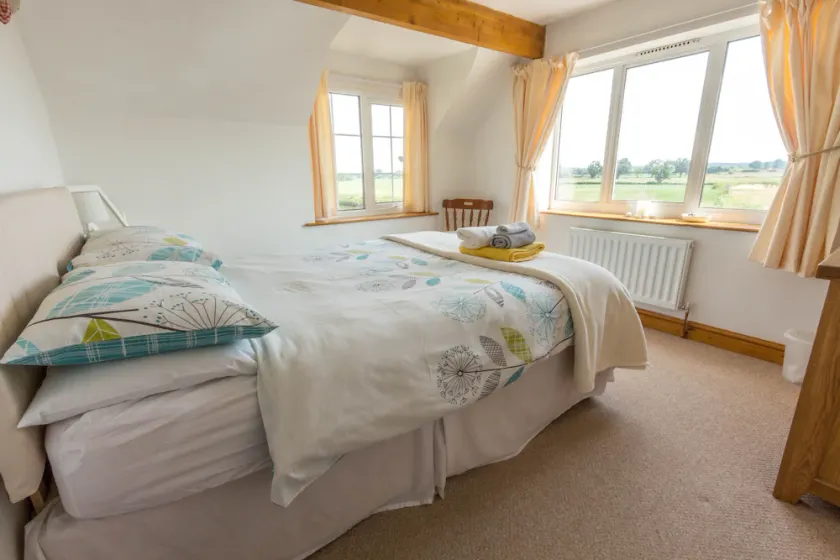 Historic detached cottage, on the banks of the River Severn Nr Upton & Malvern - Image 1