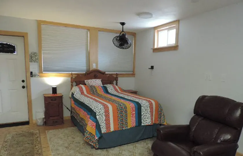 Tiny Home Between Decatur & Springfield 1 mile north of I-72 - Image 1