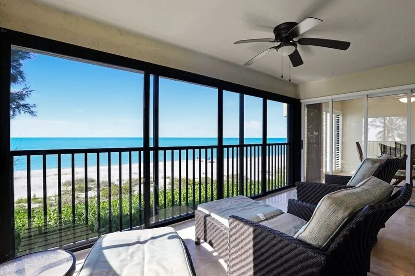 Beautiful Beachfront two-bedroom condo with a pool. - Image 1