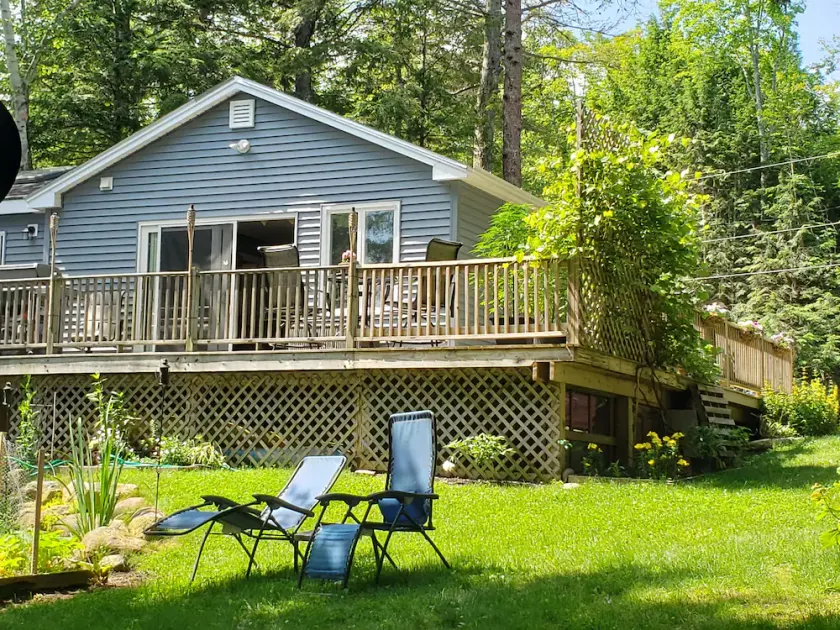 Year round lake front retreat - Image 1