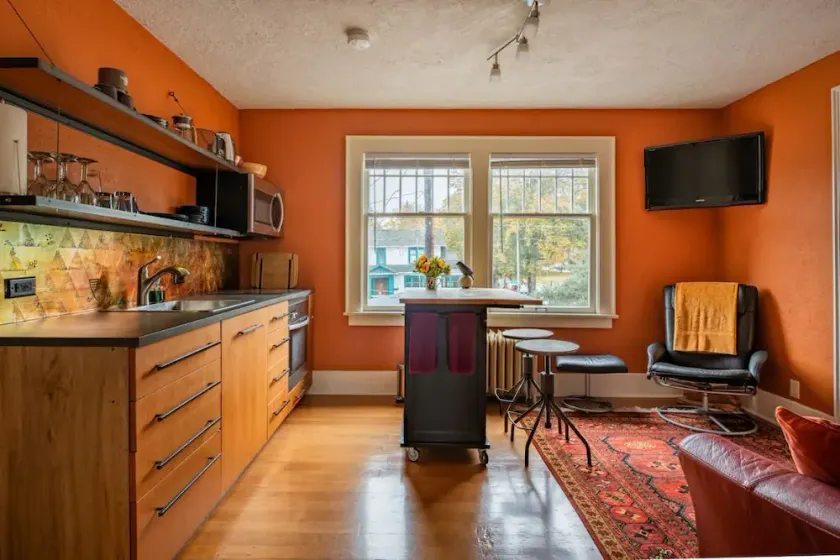 Welcome to Ravennity! Very close to Light Rail, UW, Greenlake - Image 1