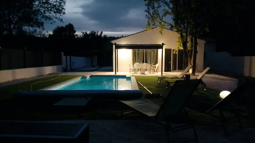 Detached house in Provence verte, near the village center - Image 1