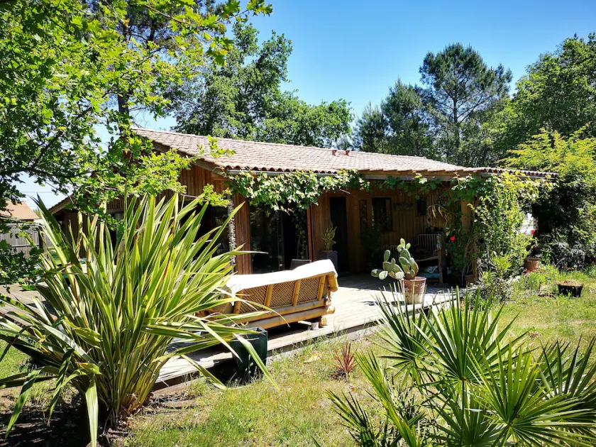 Pleasant wooden house near beaches and forest - Image 1