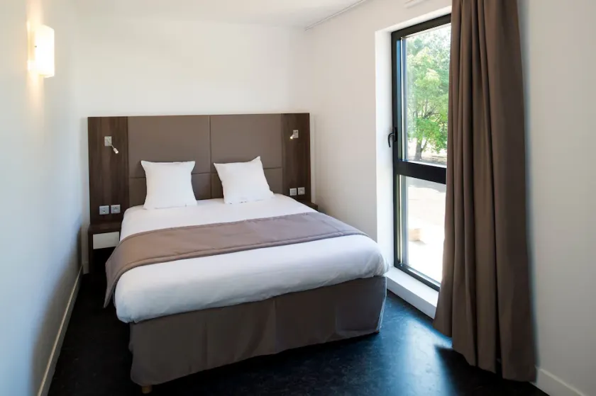 Suite Moderne 100m du Centre|Wifi + Salon Privé - Image 1