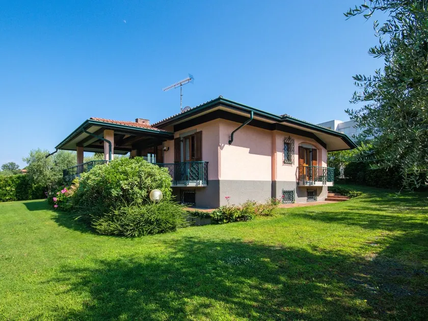 Villa \"Portese\" with a Rustic Touch and Near Lake Garda - Image 1