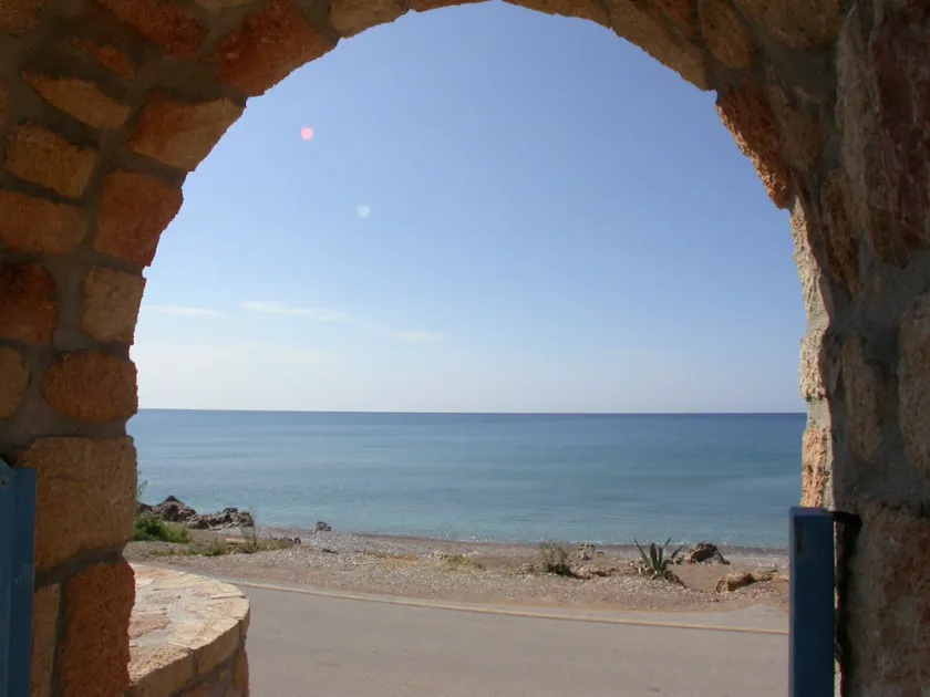 Apartments for 4 -5 people / romantic palm garden - right on the sea - Image 1