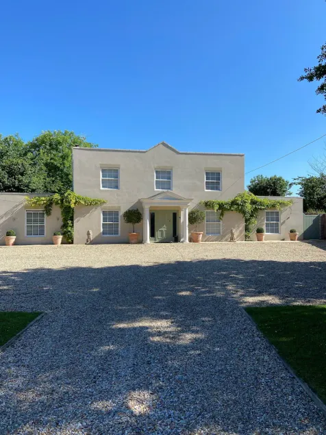 Large Country House with Jacuzzi, BBQ, Pool Table & Games room - Image 1