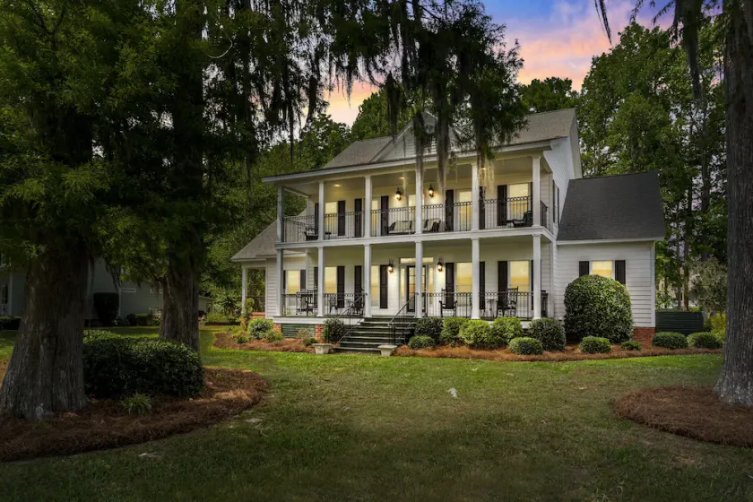 Lake Escape - Lake Waccamaw 7 Bedroom Home - Image 1