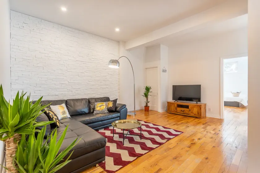 Cozy 3 bedrooms app near Metro - Image 1