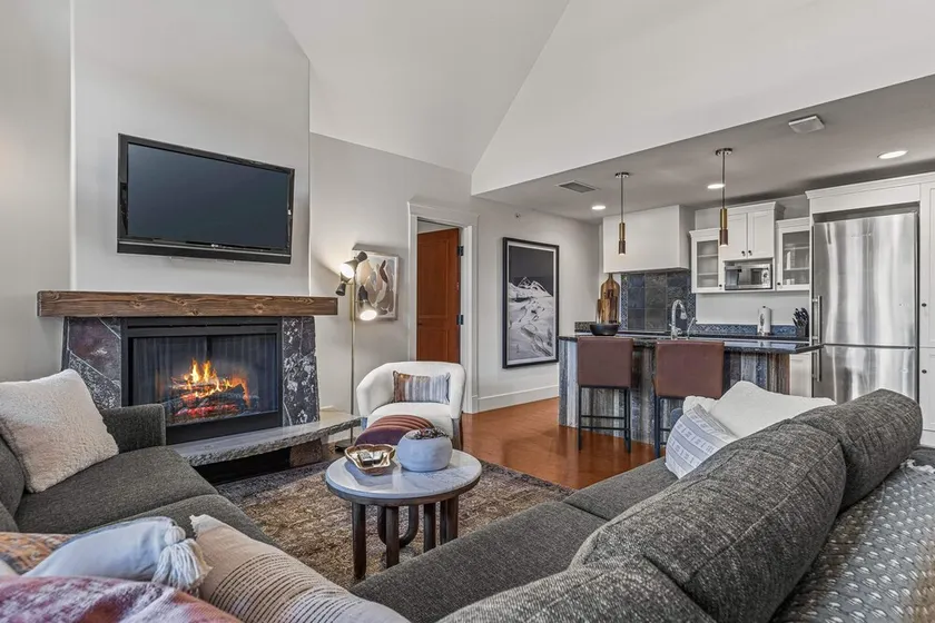 Elevated Penthouse - Pool, Hot Tub & Relaxing Atmosphere! - Image 1