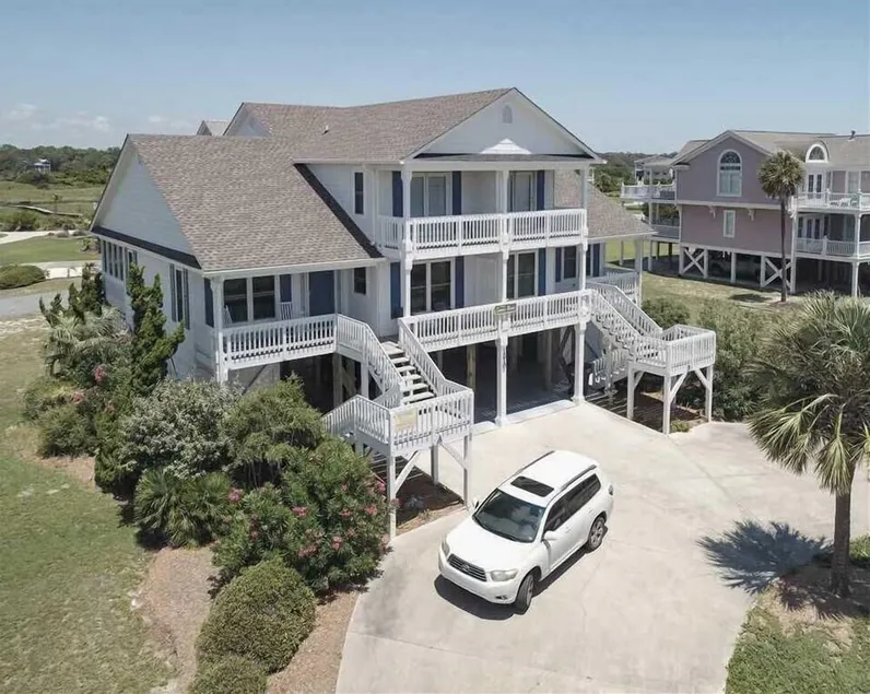 Hobbs Realty - Bring the whole family to \"Summer Manor\" a duplex with close beach access! - Image 1