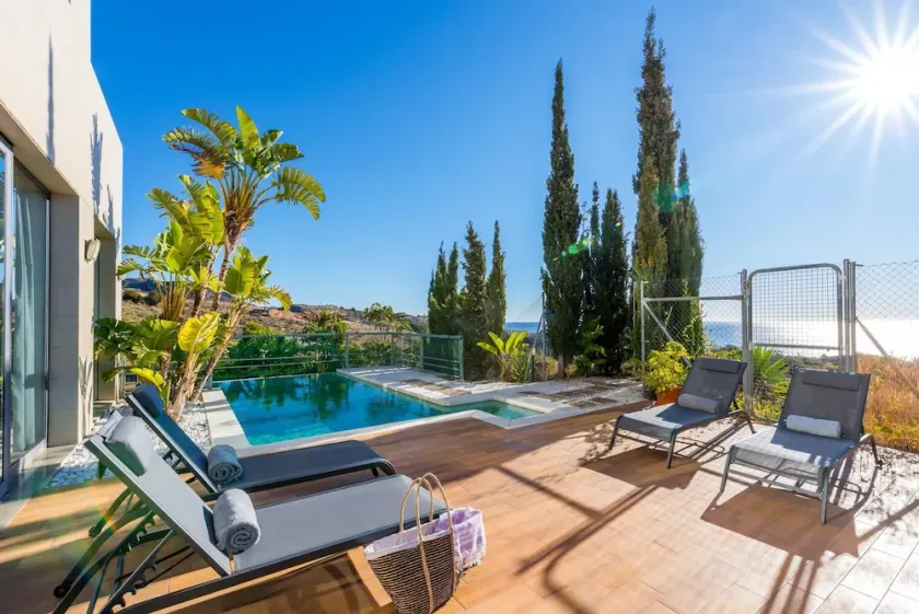 Designer villa med pool og fantastisk udsigt over bugten i Malaga - Image 1