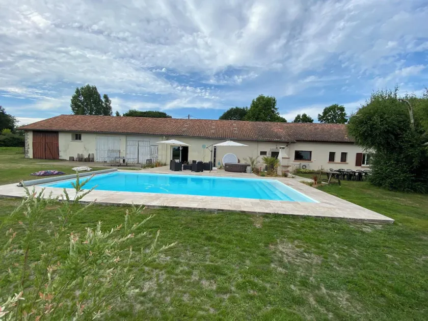 Vacation rental House with swimming pool sauna spa near beaches for 15 people - Image 1