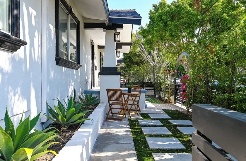 Immaculate 3BDR Bungalow - 5-Min Walk to Beach - Image 1