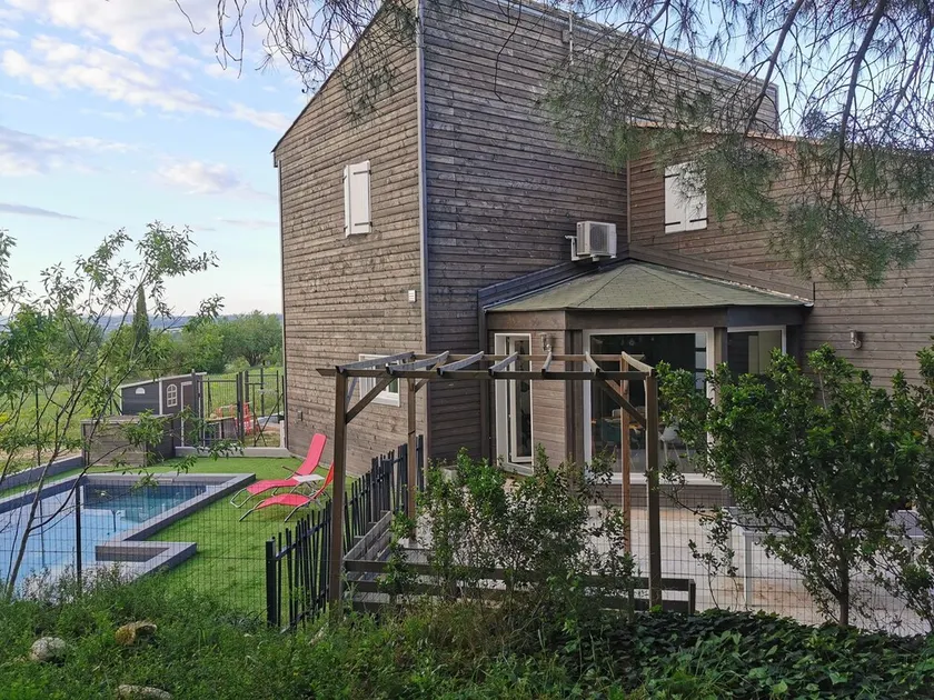 Wooden house with swimming pool - Image 1