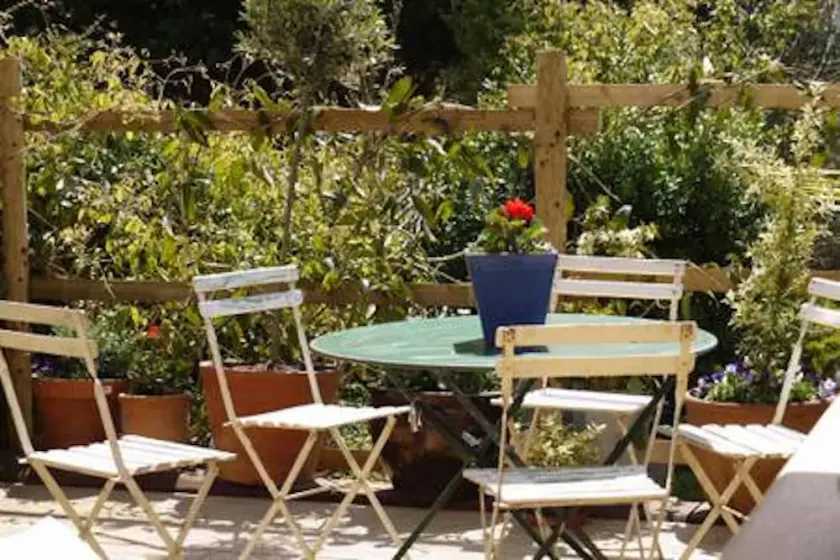 Beautiful, luxury two bedroom apartment, within easy reach of the city centre, - Image 1