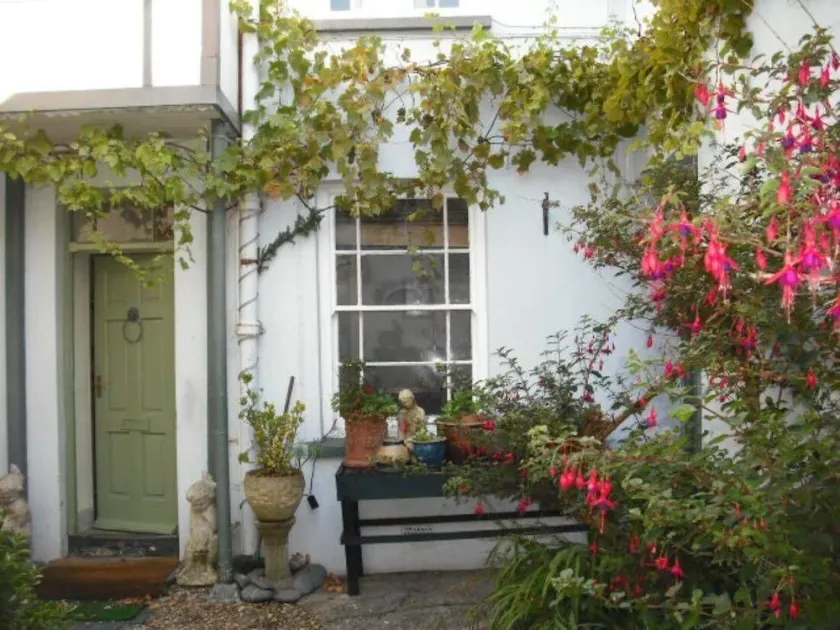 Rose Cottage, dog friendly, Appledore  - Image 1