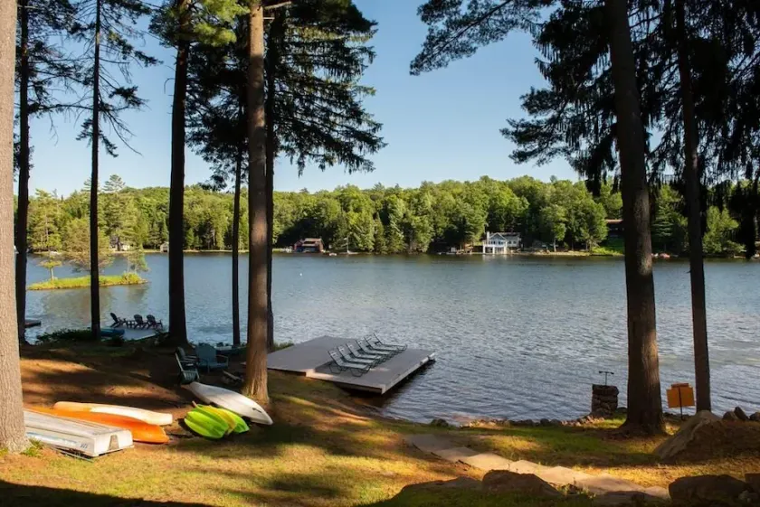 Relaxing Luxury Lakefront Stay - Short walk to Town, Water Safari & Dining. - Image 1
