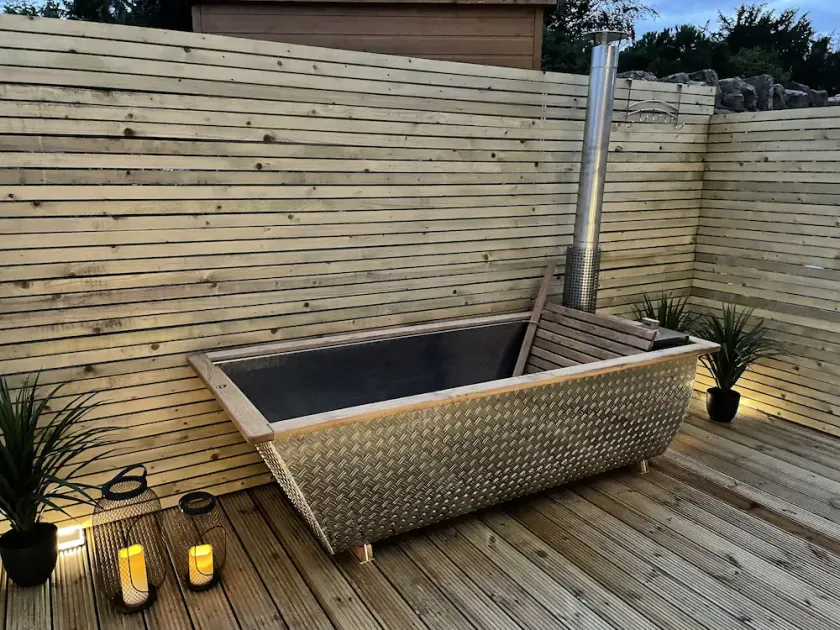 Luxury hotel style 2-bed home with hot tub central location (pet friendly) - Image 1