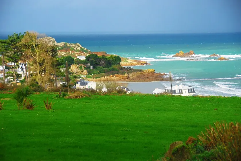SUPERBE VUE MER. Non mitoyenne. Petit nid d'amour, face à la mer - Image 1