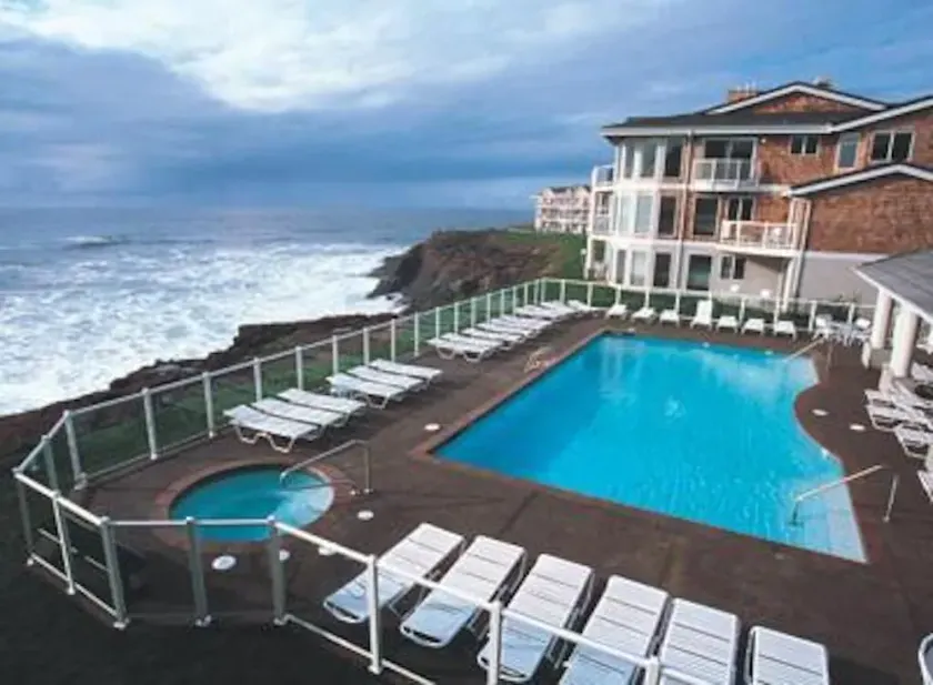 Oceanfront top-level 2 bedroom condo sleeps 6 - Image 1