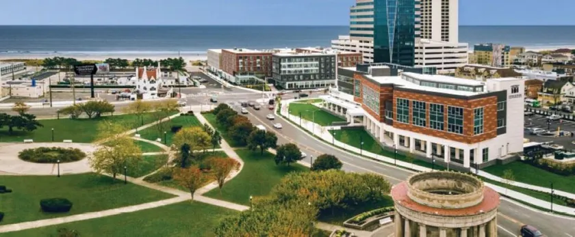 Modern Euro style + Parking + King bed + Stockton U2 - Image 1