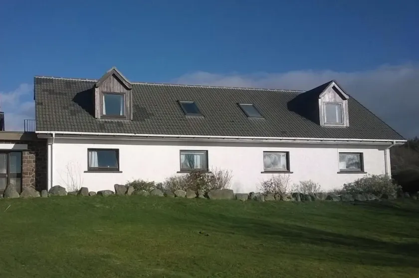1-bed Apartment With Sea View Sleeps 3 - Image 1
