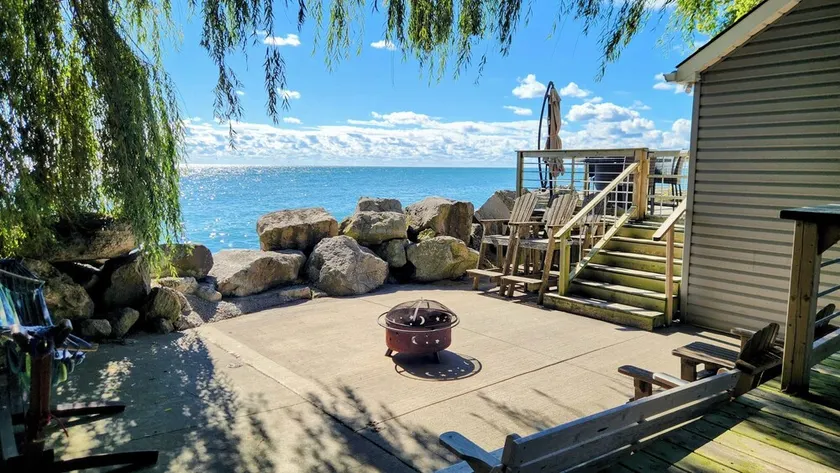 Sunrise Retreat - Lakefront Cottage w/ Hot Tub - Image 1
