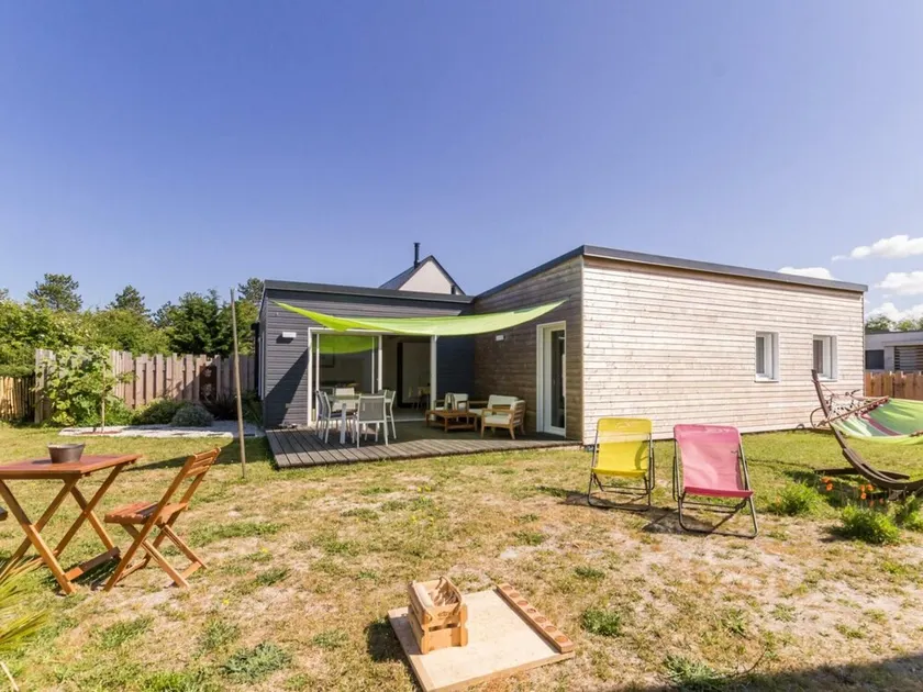 Modern house with two bedrooms and terrace near the beach - Image 1