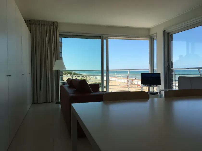 Luminoso, moderno appartamento con vista mare - Image 1
