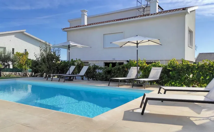 Fantastic vacation home with pool in the village of Alijó, in the heart of the Douro Valley - Image 1